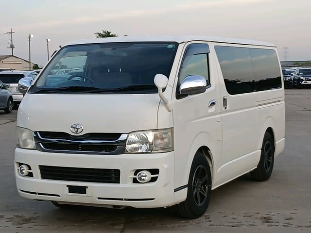 TOYOTA HIACE VAN photo 3