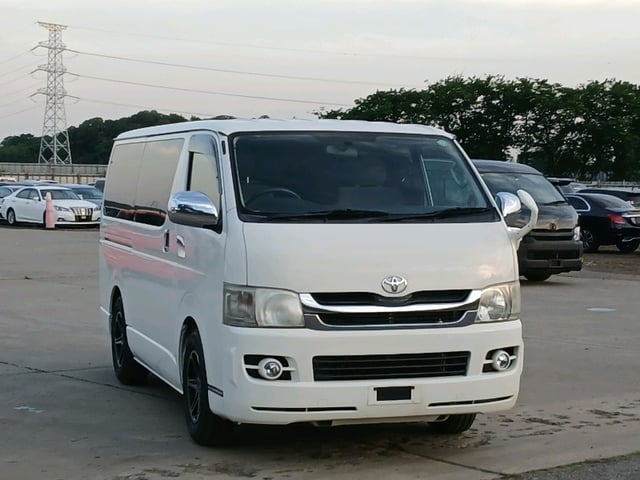 TOYOTA HIACE VAN 2010