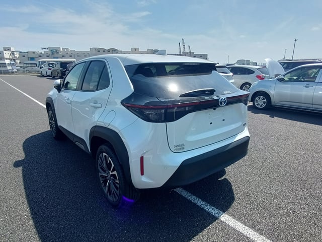 TOYOTA YARIS CROSS photo 3