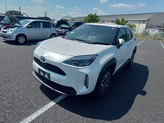 TOYOTA YARIS CROSS photo 2