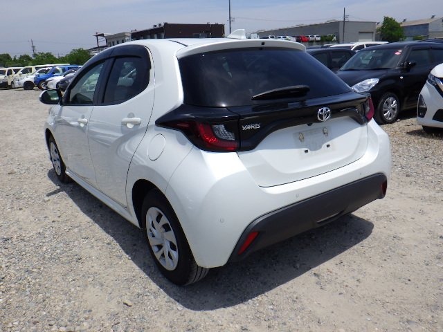 TOYOTA YARIS photo 3