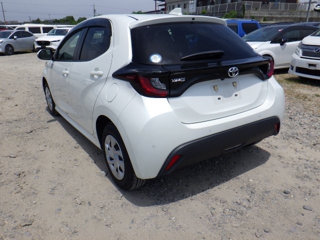 TOYOTA YARIS photo 3