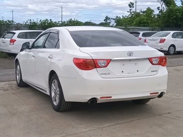 TOYOTA MARK X photo 2