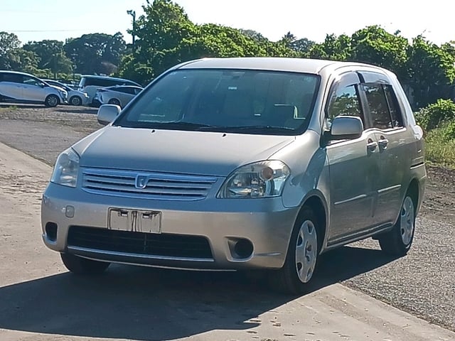 TOYOTA RAUM photo 3