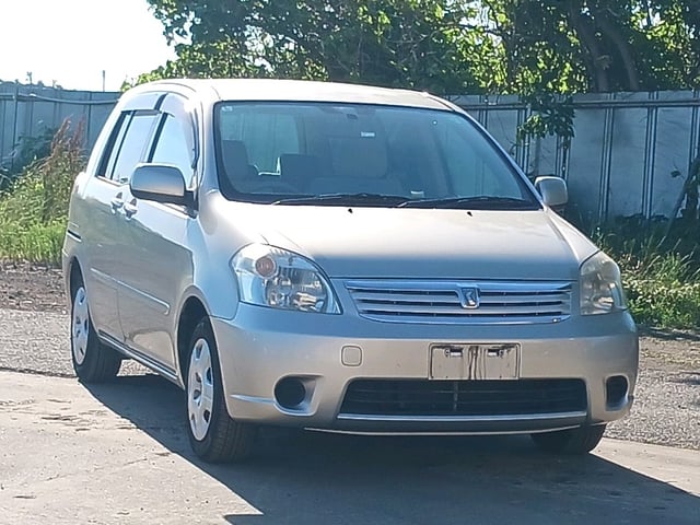 TOYOTA RAUM 2003