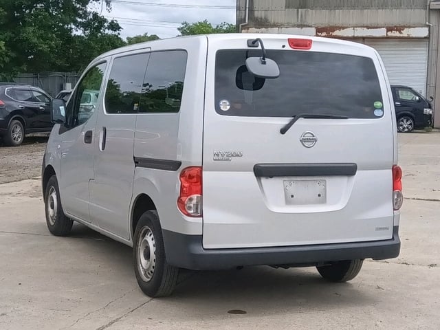 NISSAN NV200VANETTE VAN photo 2