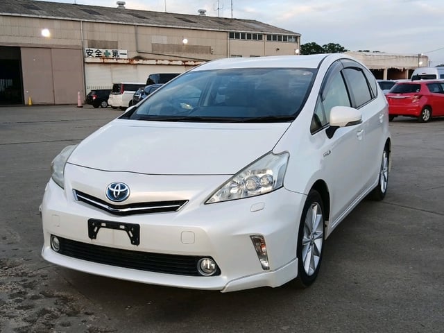 TOYOTA PRIUS ALPHA photo 3
