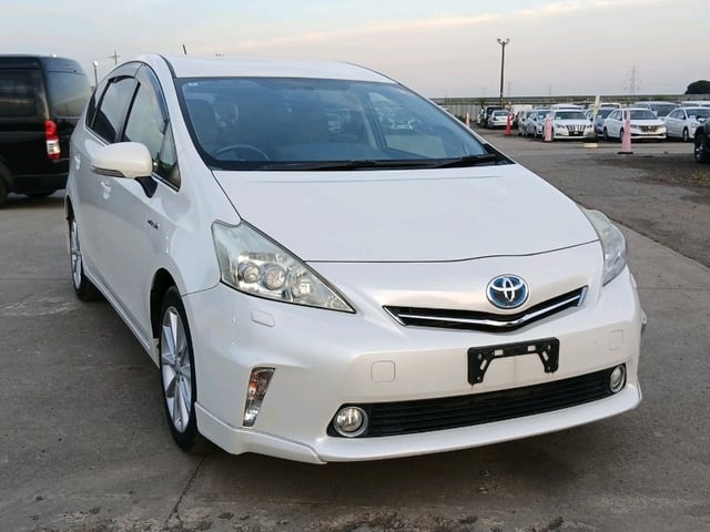 TOYOTA PRIUS ALPHA 2012