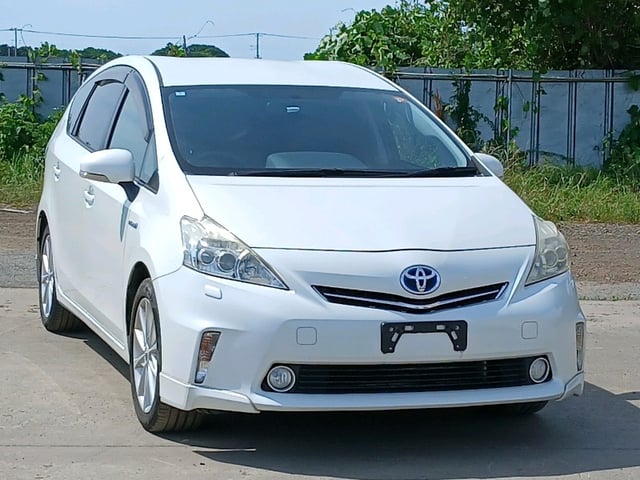 TOYOTA PRIUS ALPHA 2014