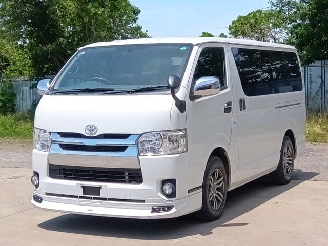 TOYOTA HIACE VAN photo 3
