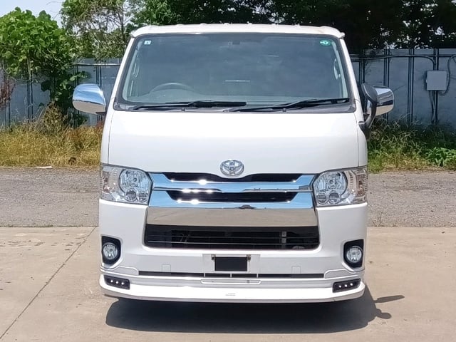 TOYOTA HIACE VAN photo 2