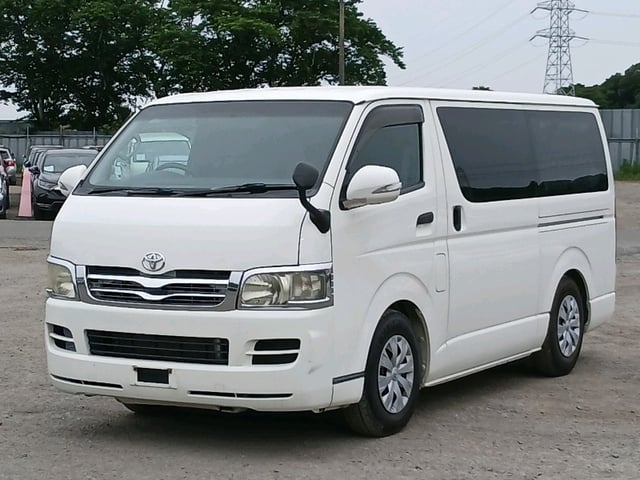 TOYOTA HIACE VAN photo 3