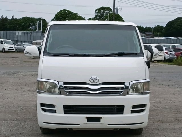 TOYOTA HIACE VAN photo 2