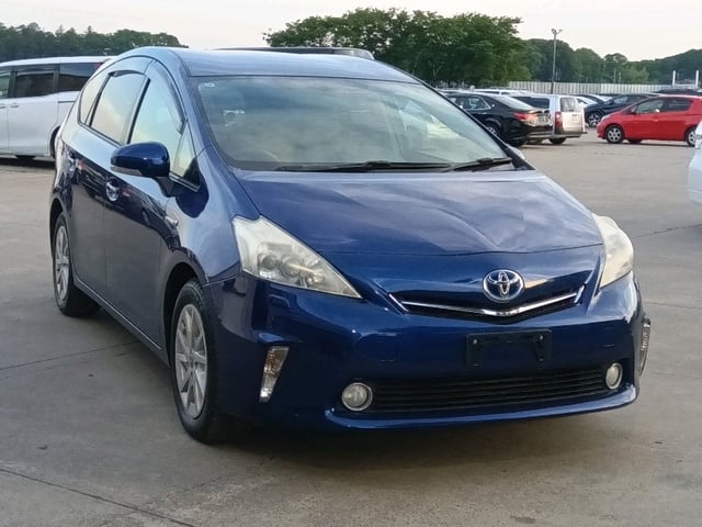 TOYOTA PRIUS ALPHA 2011