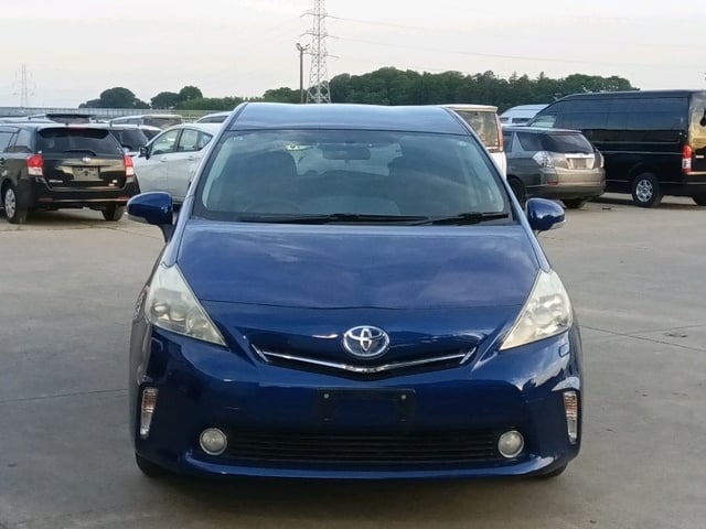 TOYOTA PRIUS ALPHA photo 2