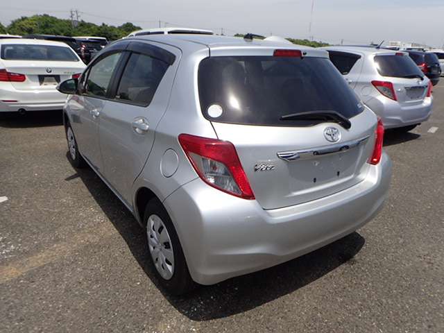 TOYOTA VITZ photo 3