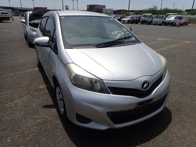 TOYOTA VITZ 2013