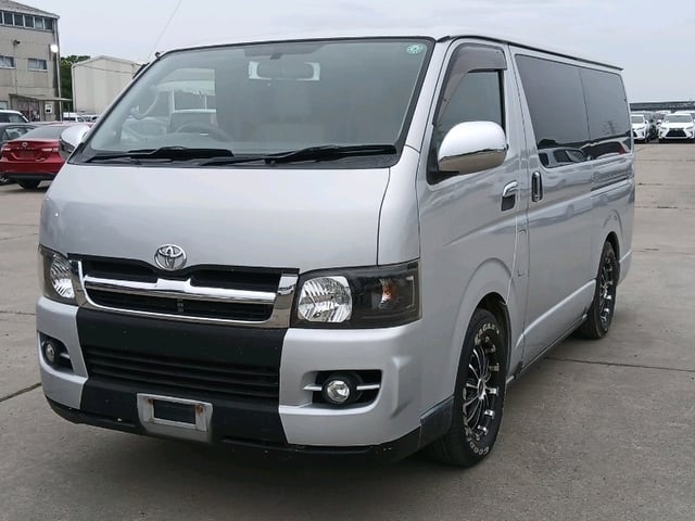 TOYOTA REGIUSACE VAN photo 3