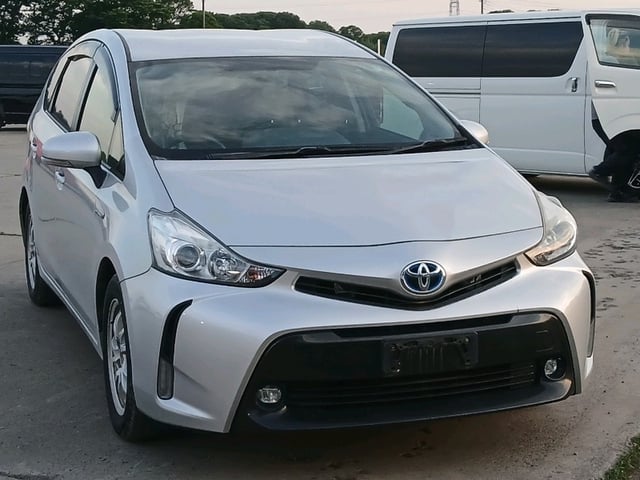 TOYOTA PRIUS ALPHA 2015