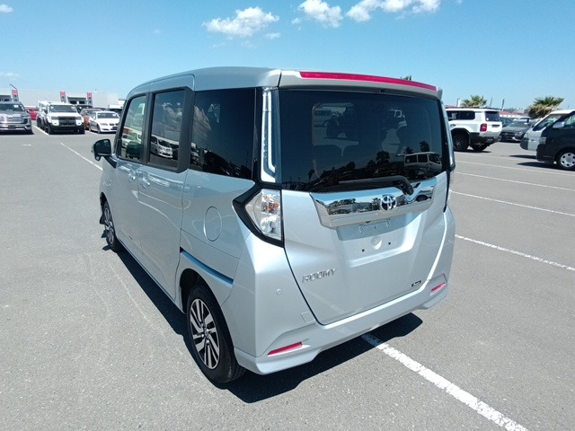 TOYOTA ROOMY photo 3