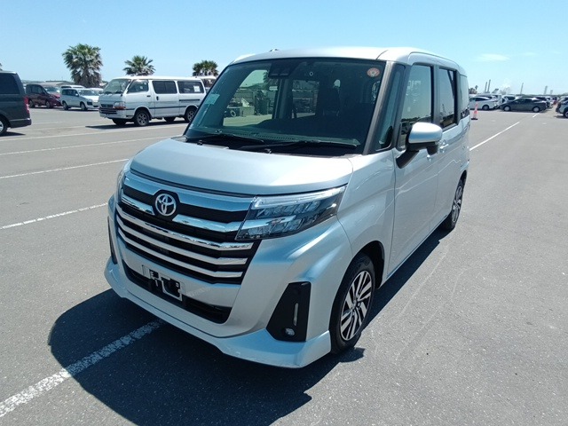 TOYOTA ROOMY photo 2