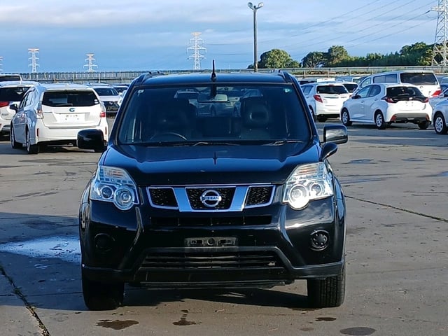 NISSAN XTRAIL photo 2