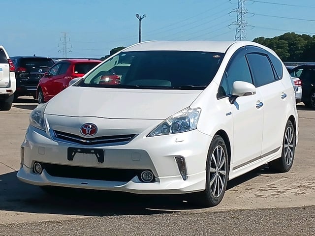 TOYOTA PRIUS ALPHA photo 3