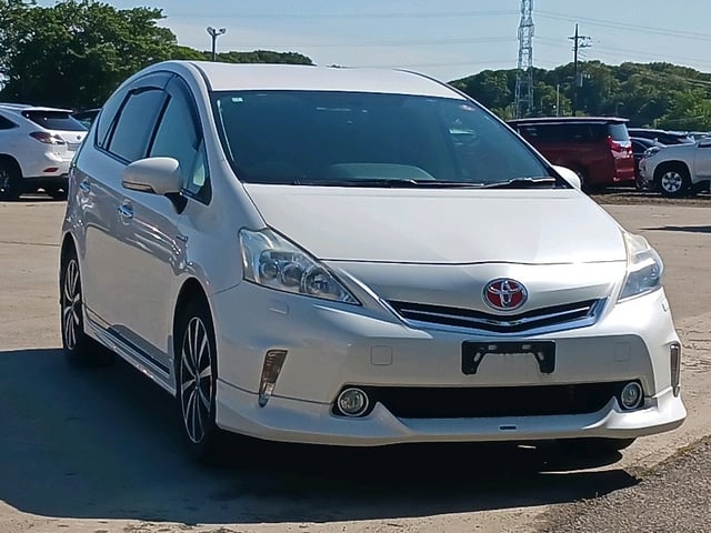 TOYOTA PRIUS ALPHA 2012