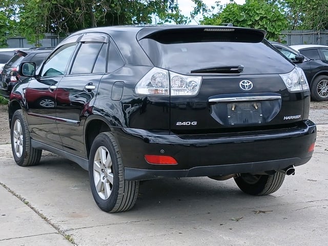 TOYOTA HARRIER photo 2