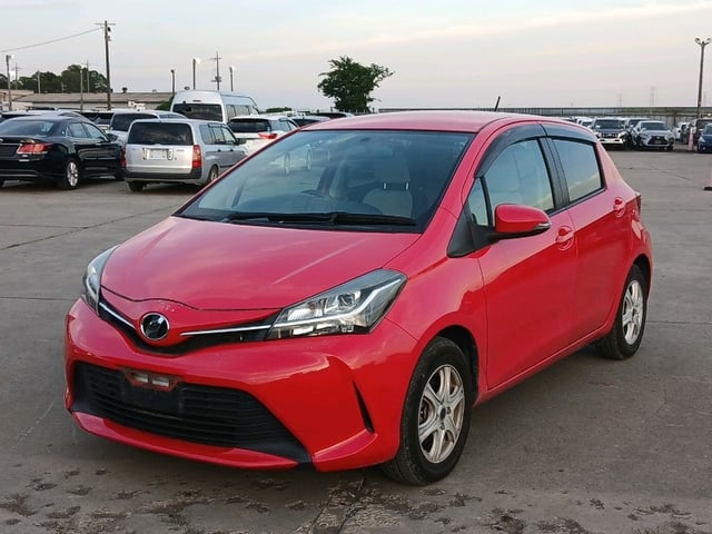 TOYOTA VITZ photo 3