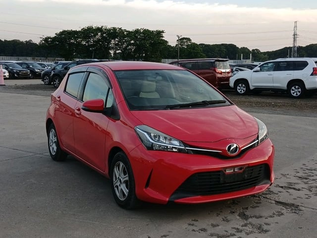 TOYOTA VITZ 2015