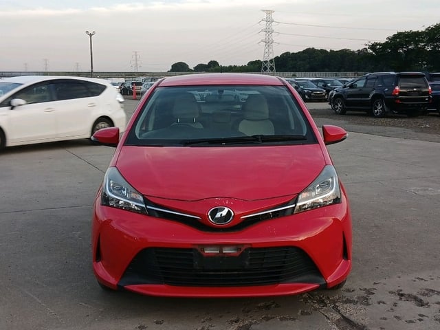 TOYOTA VITZ photo 2
