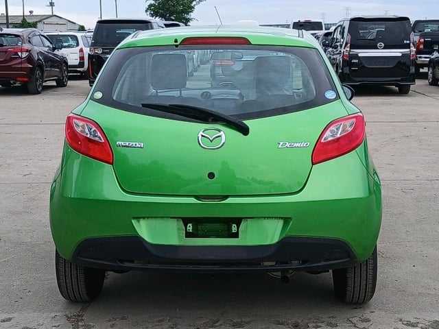 MAZDA DEMIO photo 2