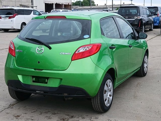 MAZDA DEMIO photo 3