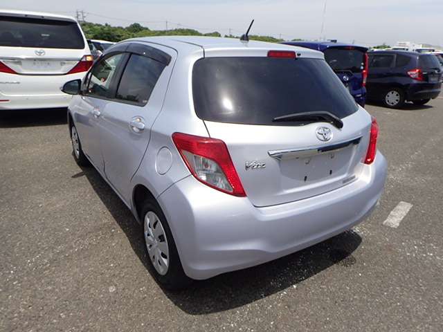 TOYOTA VITZ photo 3