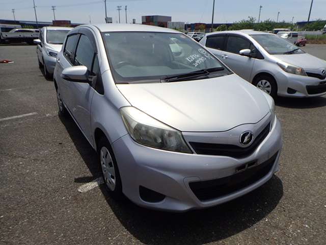 TOYOTA VITZ 2013