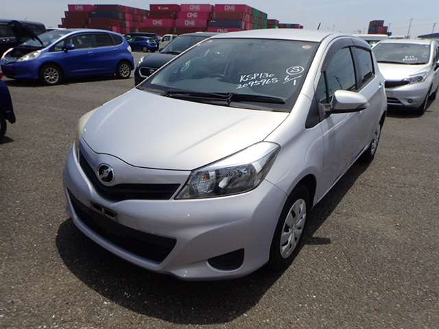 TOYOTA VITZ photo 2