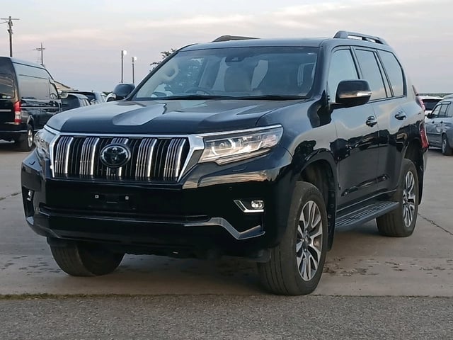 TOYOTA LAND CRUISER PRADO photo 3