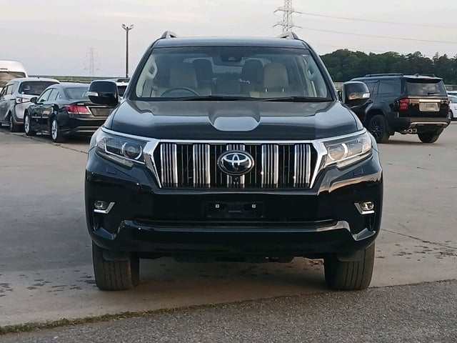 TOYOTA LAND CRUISER PRADO photo 2