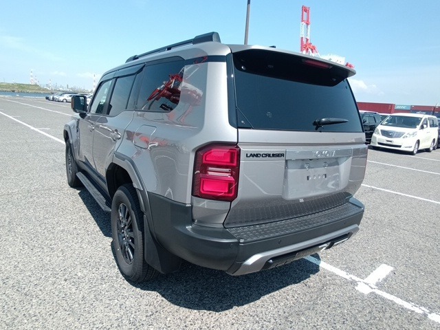 TOYOTA LAND CRUISER 250 photo 3
