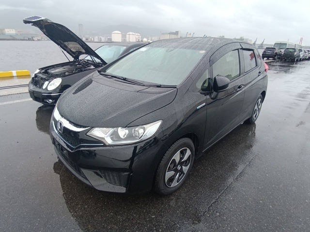 HONDA FIT HYBRID photo 2