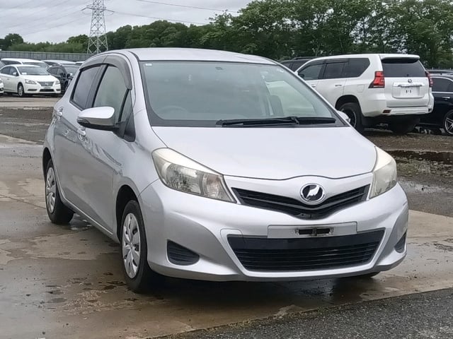 TOYOTA VITZ 2013