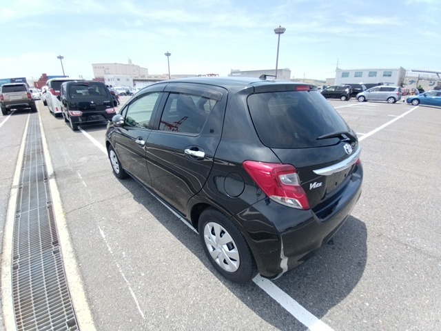 TOYOTA VITZ photo 3