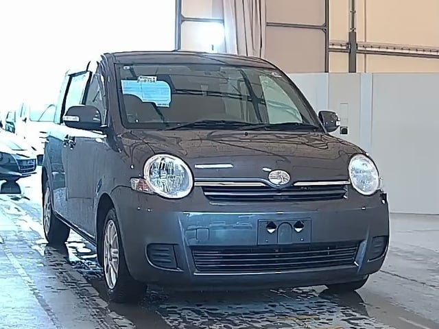 TOYOTA SIENTA 2011