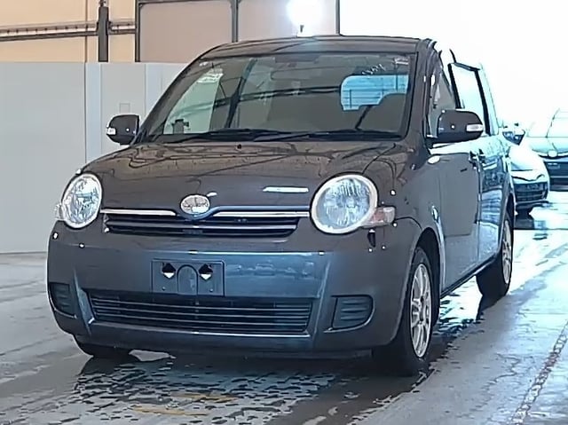 TOYOTA SIENTA photo 2