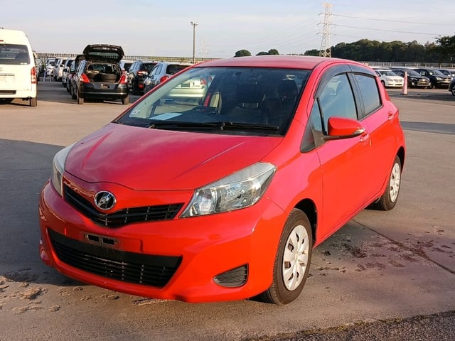TOYOTA VITZ photo 3
