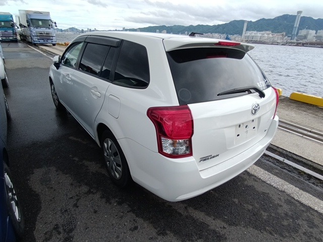 TOYOTA COROLLA FIELDER photo 3