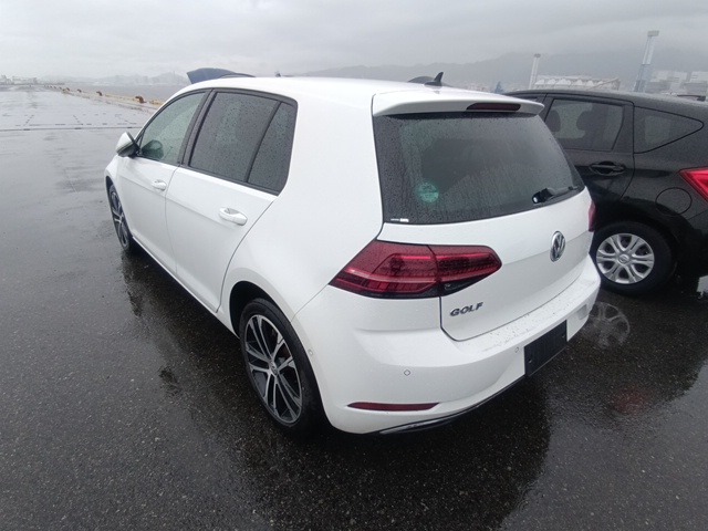 VOLKSWAGEN GOLF photo 3