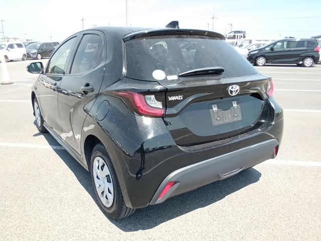 TOYOTA YARIS photo 3