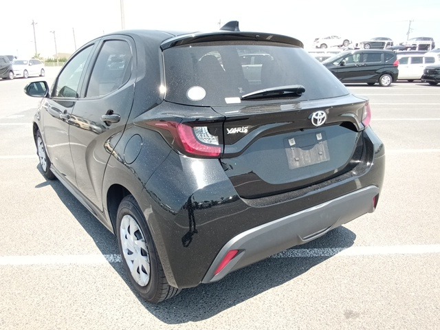 TOYOTA YARIS photo 3